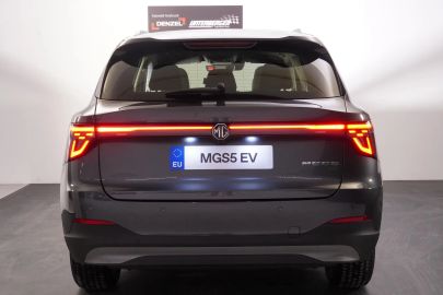 Car image 26