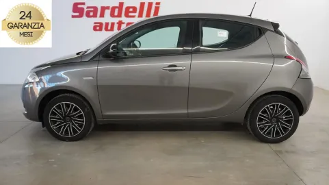Car image 5