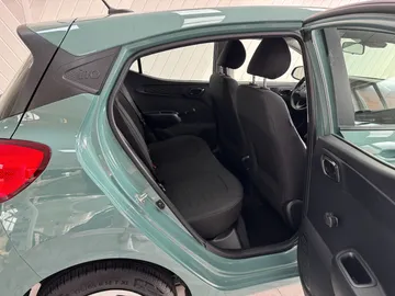 Car image 26