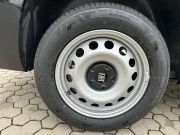Car image 27