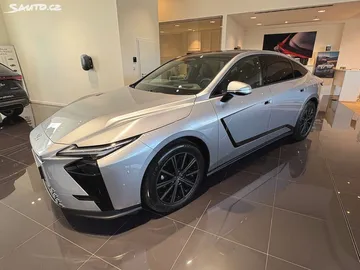 Car image 26
