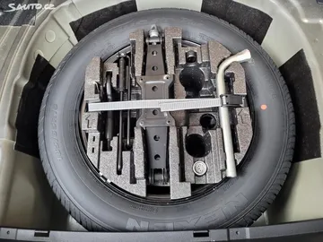 Car image 23