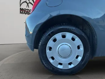 Car image 22
