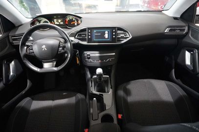 Car image 26