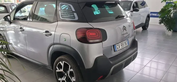 Car image 4