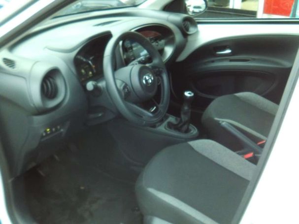 Toyota Aygo X 1.0 VVT-i 53 kW image number 3