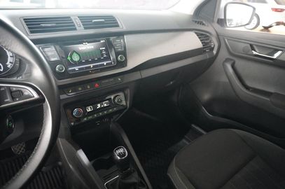 Car image 17