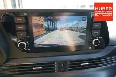Car image 19