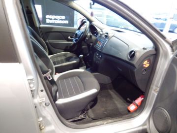 Car image 12