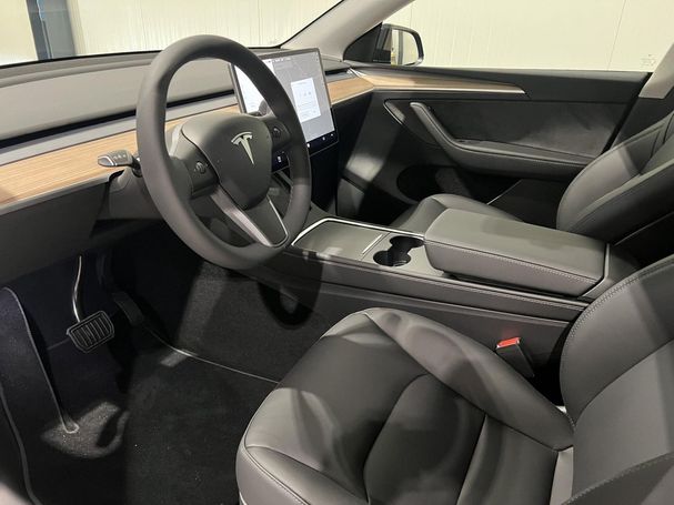 Tesla Model Y 221 kW image number 14