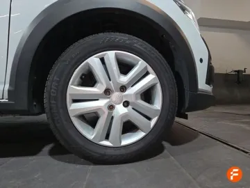 Car image 24