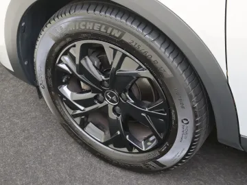 Car image 35