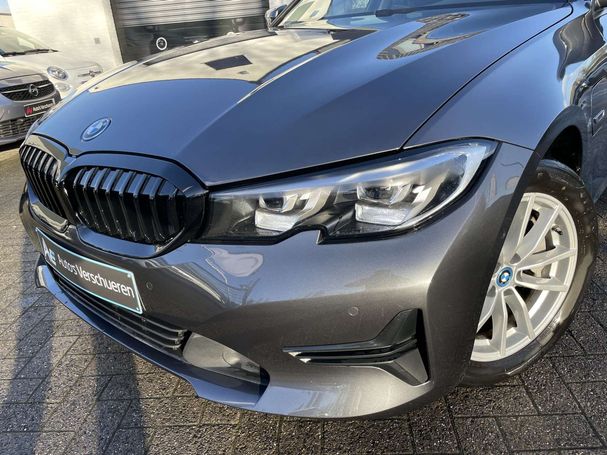 BMW 330 e M 215 kW image number 4