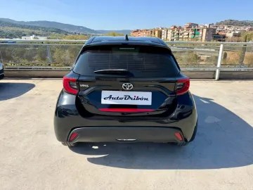Car image 10