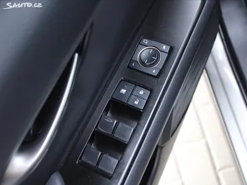Car image 27