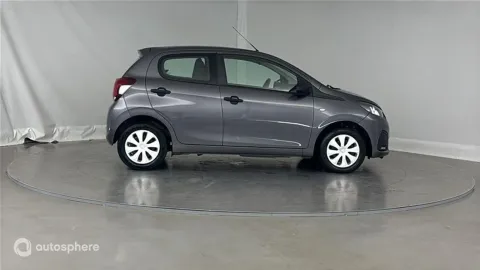 Car image 3
