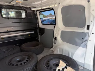 Car image 31