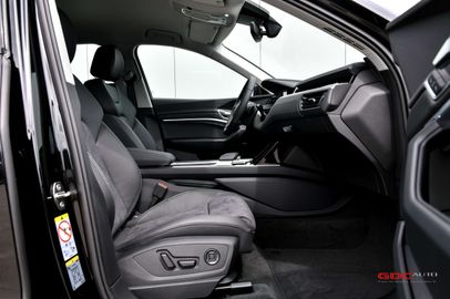 Car image 37