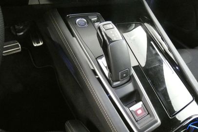 Car image 30