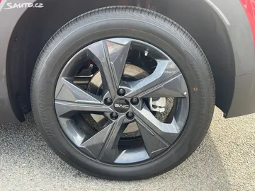 Car image 16