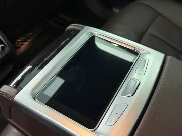 Car image 35