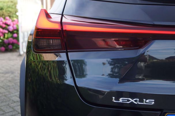 Lexus UX 300e 150 kW image number 32