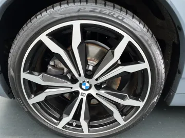 Car image 29