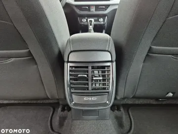 Car image 38
