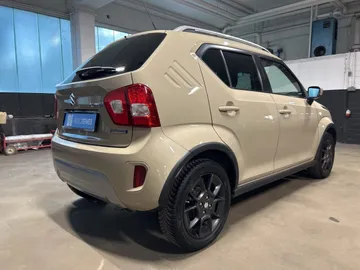 Car image 4