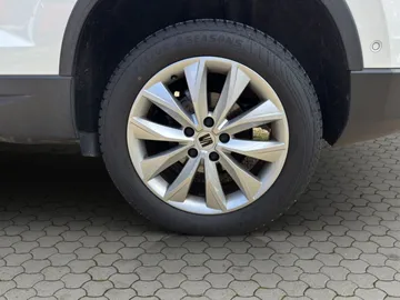 Car image 27