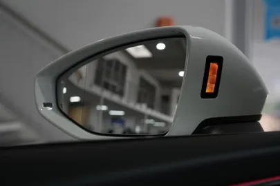 Car image 37