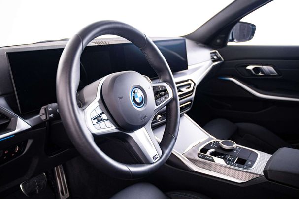 BMW 330e Touring 215 kW image number 28