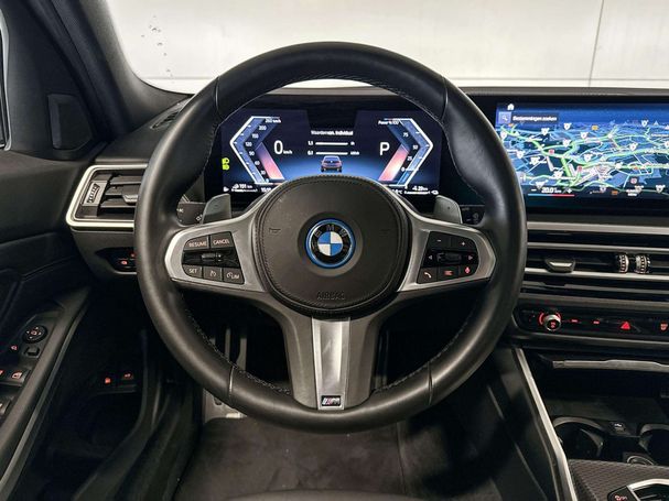 BMW 330 e Touring xDrive 215 kW image number 13