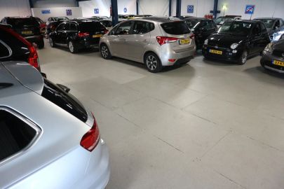 Car image 17