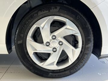 Car image 25