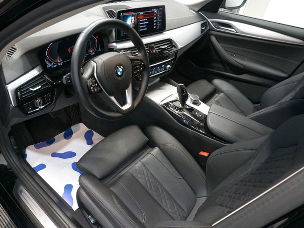 BMW 540d Touring xDrive 250 kW image number 12