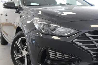 Car image 32