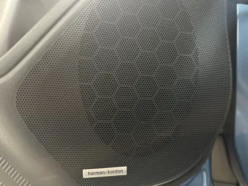 Car image 32