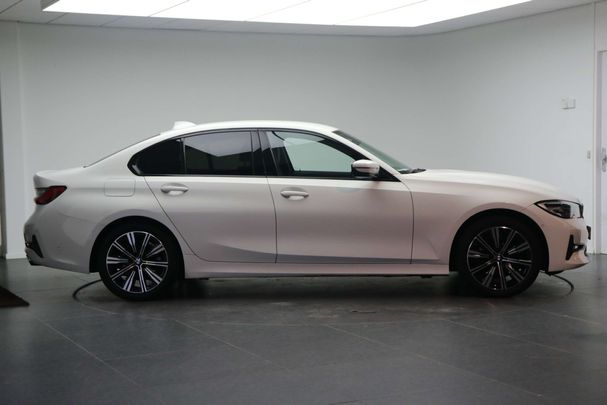 BMW 318i M Sport 115 kW image number 3