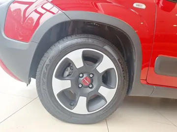 Car image 14