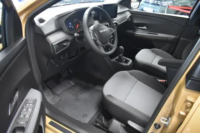 Car image 4