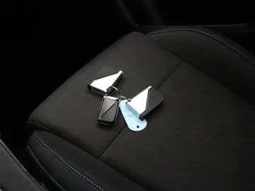 Car image 28