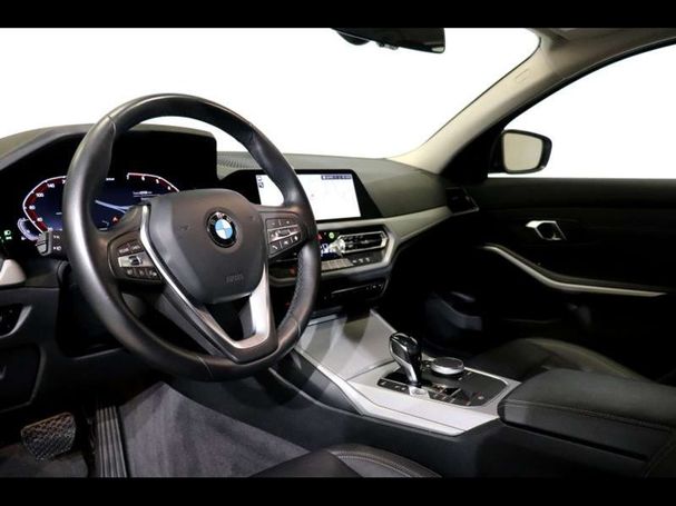 BMW 330 e Touring 215 kW image number 4