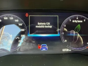Car image 12
