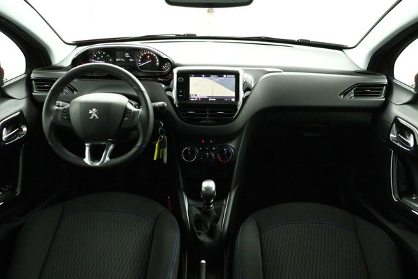 Peugeot 208 PureTech 110 Signature 81 kW image number 11