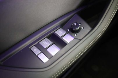 Car image 33