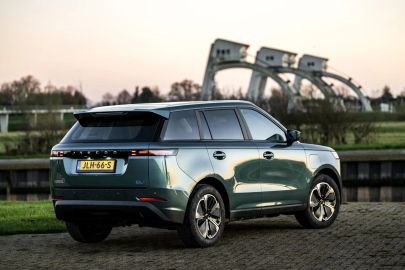 Car image 4