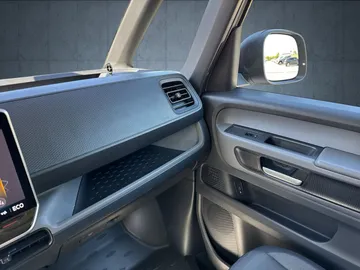 Car image 26