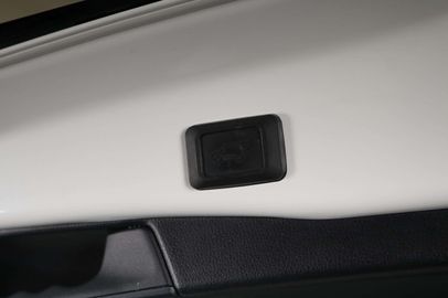 Car image 36