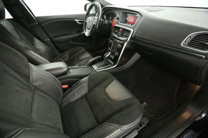 Car image 26